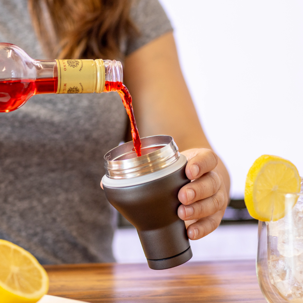 cocktail-shaker-lid-f5 Cocktail_Shaker_lifestyle_2_b714e13d-dd84-4844-956f-11cddc294041.png